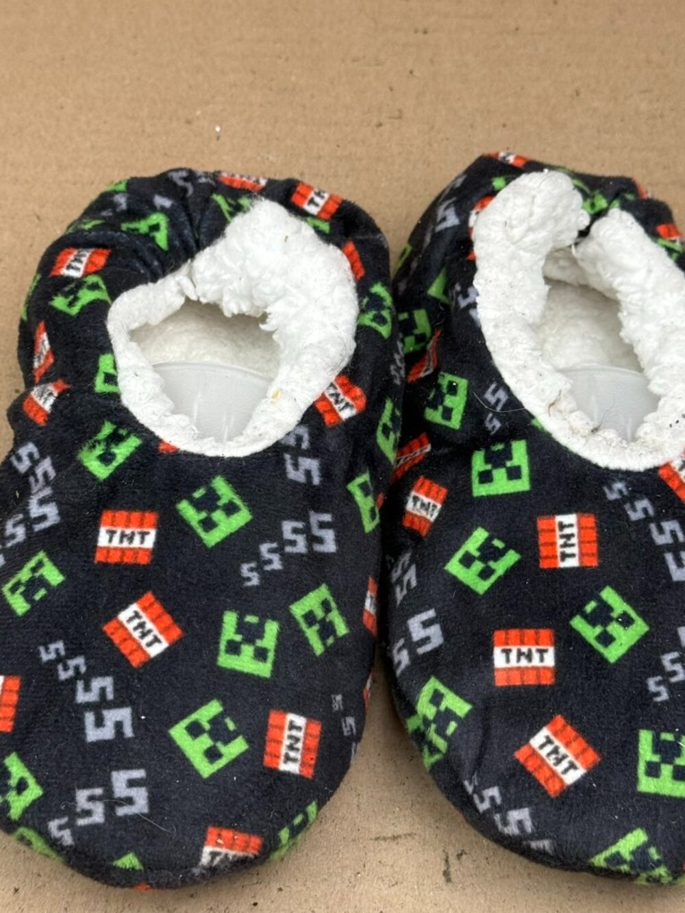 Minecraft Creeper & TNT Youth Fuzzy Slippers Size L 1-4 Non-Skid Sole Indoor